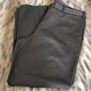 Dockers Men's Classic Fit Flat Front Khaki Pants Grey 40x32 4 Pockets wgotps2